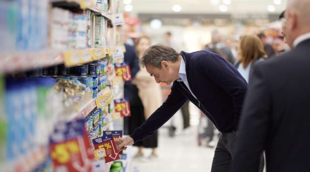 Αυτοψία Μητσοτάκη σε σούπερ μάρκετ: Η ακρίβεια είναι μια συνεχιζόμενη μάχη – Μείωση τιμών στο βρεφικό γάλα έως 20%