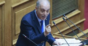 Βελόπουλος: Φτιάξτε πρώτα τα δημόσια ΑΕΙ και μετά τα ιδιωτικά