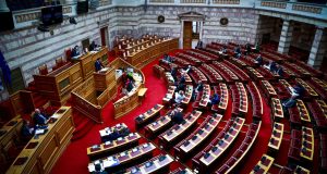 Οξεία αντιπαράθεση στη Βουλή για την υπόθεση του Κολωνού –…
