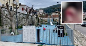 amfilochia-9chroni-ekopse-to-afti-tis-se-kleisti-paidiki-chara-photos