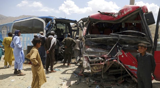 Πολύνεκρο τροχαίο δυστύχημα στο Αφγανιστάν – Σύγκρουση βυτιοφόρου με λεωφορείο και μοτοσικλέτα