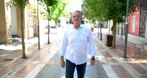 Ο Επικεφαλής της Παράταξης «Αγρίνιο, Πάμε Ψηλά», Κώστας Πιστιόλας, πέραν από τις ευχές στο μήνυμά του θέλησε να αναφέρει και το θέμα με τη σχολική στέγη στον Δήμο Αγρινίου, η οποία παραμένει ιδιαιτέρως προβληματική.