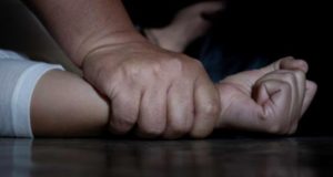 Αγρίνιο: Για απόπειρα βιασμού κατήγγειλε τον εν διαστάσει σύζυγό της