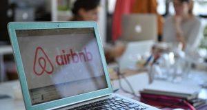 Η Airbnb απαγορεύει τις κάμερες ασφαλείας εντός των καταλυμάτων