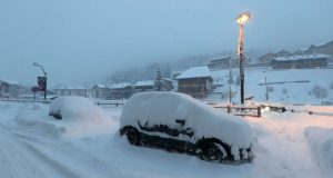 Ιταλία: Χιλιάδες αποκλεισμένοι από χιονοστιβάδες στις Άλπεις – Συναγερμός λόγω…