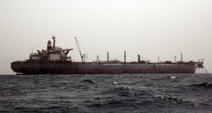 ΗΠΑ: Αντιπλοϊκός βαλλιστικός πύραυλος έπληξε εμπορικό πλοίο στον Κόλπο του…