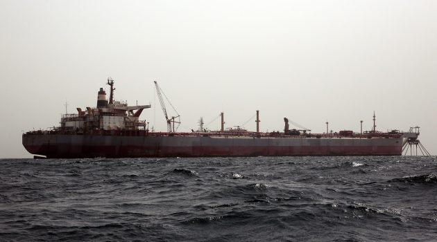 ΗΠΑ: Αντιπλοϊκός βαλλιστικός πύραυλος έπληξε εμπορικό πλοίο στον Κόλπο του Άντεν