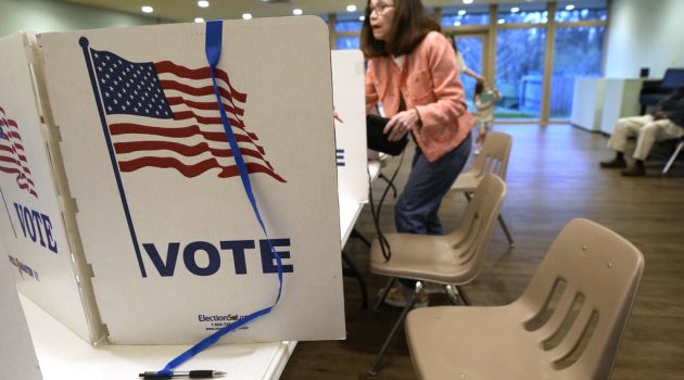 Εκλογές ΗΠΑ – Δημοσκόπηση Reuters: Δύο στους πέντε Αμερικανούς πιστεύουν ότι ο Τραμπ και ο Μπάιντεν είναι απειλή για τη δημοκρατία