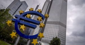 ΕΚΤ: Αμετάβλητα τα επιτόκια, αναθεωρημένες προβλέψεις για πληθωρισμό και ανάπτυξη