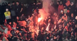 Τουρκία: Απίστευτες σκηνές βίας οπαδών με παίκτες της «Φενέρ» και…