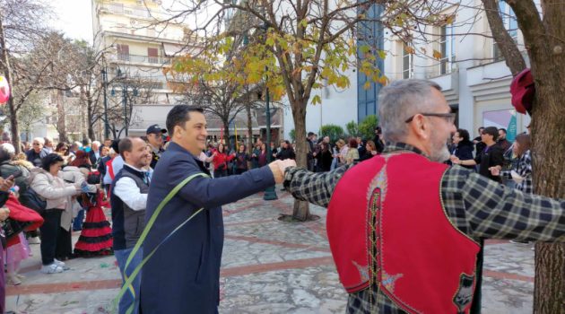 Γυμναστική Εταιρεία Αγρινίου: Ο Δήμαρχος έσυρε τον χορό στο Αποκριάτικο γλέντι! (Videos – Photos)