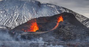 Ισλανδία: Συνεχίζεται η ηφαιστειακή δραστηριότηα στη χερσόνησο Ρέικιανες – Δεν…