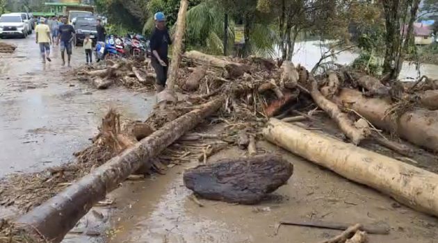 Ινδονησία: Τουλάχιστον 19 είναι οι νεκροί και επτά οι αγνοούμενοι από τις πλημμύρες στην Δυτική Σουμάτρα