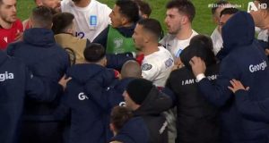 euro-2024-play-off-entasi-kai-apo-mia-kokkini-karta-gia-tzavella-kai-loria-video