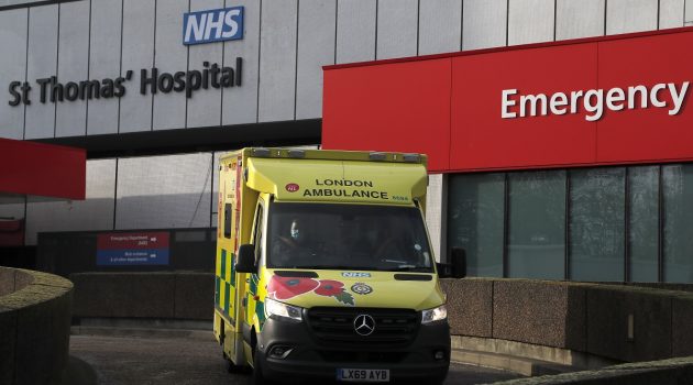 Η δρομολόγηση ηλεκτρικών ασθενοφόρων στο σύστημα υγείας εγείρει ανησυχίες για την ασφάλεια των ασθενών στη Μεγάλη Βρετανία