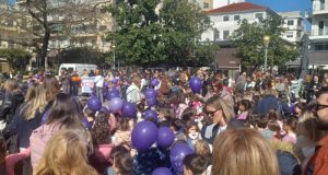 Αγρίνιο: Δεκάδες νήπια έσπασαν μπαλόνια για να «σπάσει» η σιωπή…