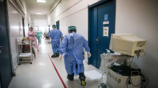 Επίθεση στην Ερμού: Σε έκτακτη χειρουργική επέμβαση υποβάλλεται η 22χρονη