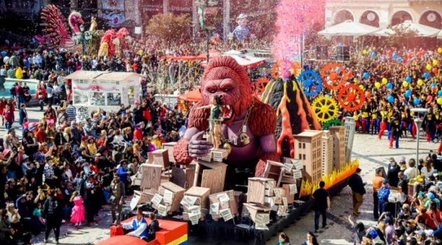 Πάτρα: Ζωντανά η μεγάλη σημερινή Παρέλαση του Καρναβαλιού