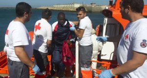 Ισπανία: Εξανάγκασαν μετανάστες να πέσουν στη θάλασσα – Τρεις συλλήψεις…