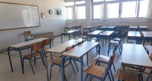 ileia-kleinoun-ola-ta-scholeia-proliptika-meta-ti-dipli-seismiki-donisi