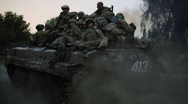 Ουκρανία: «Δύσκολη» η κατάσταση στο ανατολικό μέτωπο, παραδέχεται ο αρχηγός των ενόπλων δυνάμεων