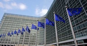 ΕΕ για κονδύλια σε Ουγγαρία: Η Επιτροπή δεσμεύεται από τα…