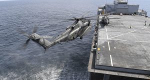 ΗΠΑ: Πολεμικά πλοία των ΗΠΑ κατέρριψαν 15 drone των Χούθι…