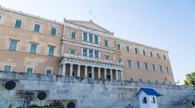 Στο «κόκκινο» η κόντρα ΝΔ -ΣΥΡΙΖΑ για την εισαγγελική έρευνα στην εταιρία του Στ. Κασσελάκη – Τριπλή έρευνα για το email της Ασημακοπούλου