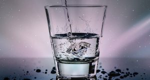 Πώς να αφαιρέσετε τα μικροπλαστικά από το πόσιμο νερό
