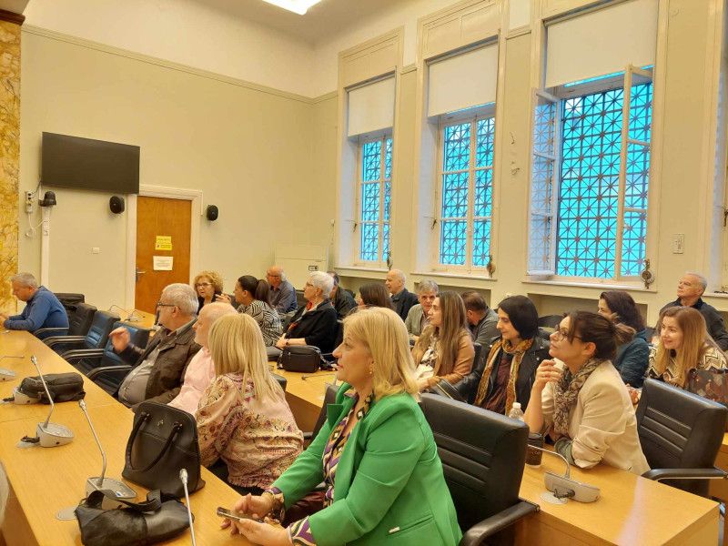 agrinio pagkosmia mera elliniki glossa 5