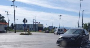 agrinio-sygkrousi-dyo-ochimaton-ston-komvo-tou-dimotikou-stadiou-photos