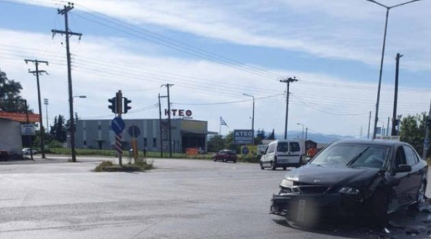 Αγρίνιο: Σύγκρουση δύο οχημάτων στον Κόμβο του Δημοτικού Σταδίου (Photos)