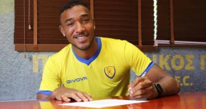 omades-tis-super-league-1-endiaferontai-gia-ton-kornelious