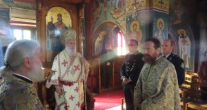 kyriaki-tis-stavroproskyniseos-sto-menidi-o-mitropolitis-proin-artas-videos