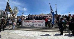 i-plateia-syntagmatos-egine-gia-ligo-mesolongi-photos