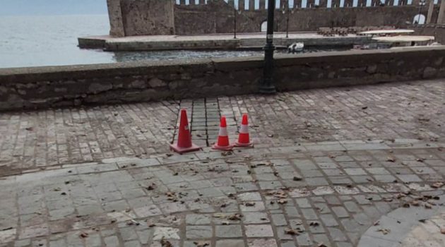 Ναύπακτος: Ξηλώνεται το λιθόστρωτο οδόστρωμα στο Λιμάνι εξαιτίας των συνεχόμενων φθορών (Photos)