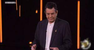 se-cheirourgiki-epemvasi-ypovlithike-o-gnostos-mousikosynthetis-stamatis-spanoudakis