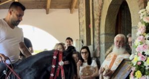 Καλύβια Αγρινίου: Προσκύνημα Αλογάρηδων στο Ξωκλήσι του Αγίου Γεωργίου (Photo)