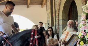 kalyvia-agriniou-proskynima-alogaridon-sto-xoklisi-tou-agiou-georgiou-photo