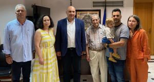 dimos-nafpaktias-ton-ntino-makrygianni-ypodechthike-sto-dimarcheio-o-vasileios-gkizas-photos
