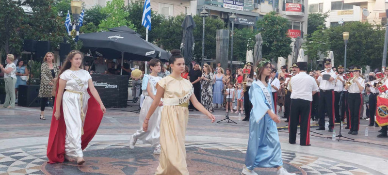 agrinio-parelasi-kai-dromeno-gia-tin-epeteio-tis-apeleftherosis-videos-photos