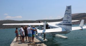 ydroplano-tis-hellenic-seaplanes-sta-galinia-nera-tou-amvrakikou-video-photos