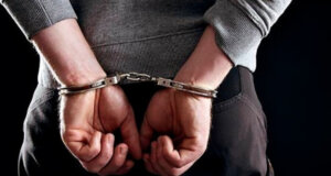 19χρονος συνελήφθη στο Αγρίνιο το πρωί της 15ης Οκτωβρίου από Αστυνομικούς της Δίωξης Ναρκωτικών γιατί διακινούσε ναρκωτικά σε ανήλικους