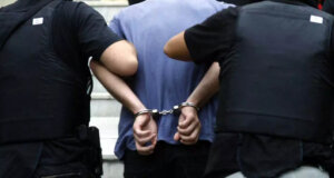 45χρονος από το Ηράκλειο φέρεται να απείλησε την πρώην σύντροφό του, λέγοντάς της «θα σε σκοτώσω σαν τη Δώρα από το Αγρίνιο»