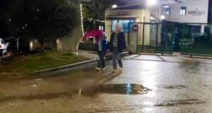 Στην Ασφάλεια Αγρινίου βρέθηκαν το απόγευμα της 12ης Νοεμβρίου οι γονείς του 30χρονου δράστη της γυναικοκτονίας