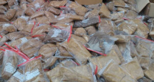 Για πάνω από 20 κιλά λαθραίου καπνού συνελήφθησαν στη Ρίγανη Αγρινίου το πρωί της Πέμπτης δύο άνδρες από Αστυνομικούς της Ο.Π.Κ.Ε.