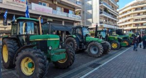 Αγρότες και Κτηνοτρόφοι έδωσαν ραντεβού το μεσημέρι της 17ης Φεβρουαρίου στην Πλατεία Δημοκρατίας, στο Αγρίνιο, με τα τρακτέρ τους και αρκετό κόσμο να συμμετέχει ενεργά.