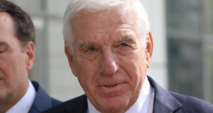 Ο Γιάννος Παπαντωνίου, πρώην Υπουργός του ΠΑ.ΣΟ.Κ. διαγνώστηκε με επιθετικό καρκίνο, ο Δικηγόρος του εξέδωσε σχετική ανακοίνωση