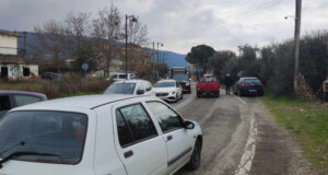 Το συμβάν στη Νεάπολη Αγρινίου με τη διάλυση της μεταλλικής Πεζογέφυρας το πρωί της 25ης Φεβρουαρίου προκάλεσε μέχρι και... μποτιλιάρισμα!