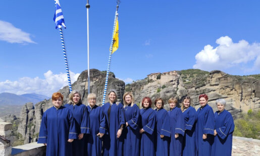 Η Χρυσούλα Τασολάμπρου μέσω ανακοίνωσης αναφέρεται στην Αγρινιώτικη Χορωδία «Αγία Σκέπη» η οποία προ ημερών βρέθηκε στα Μετέωρα.